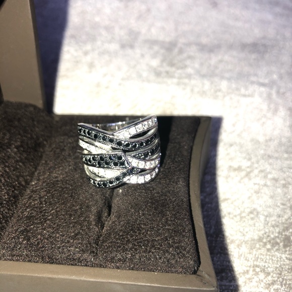 Set of high end costume jewelry rings - Picture 4 of 11